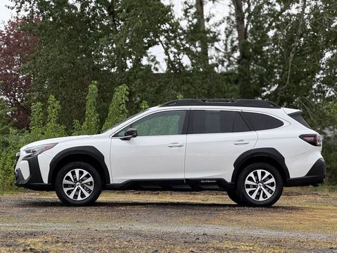 Used 2024 Subaru Outback Premium AWD/4WD image 4