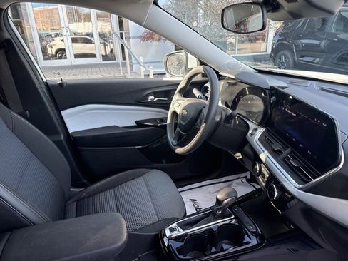 Used 2024 Chevrolet Trax LT image 28