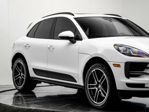 Used 2021 Porsche Macan AWD/4WD image 25