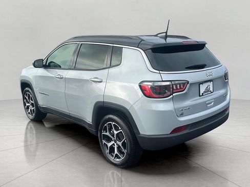 Used 2025 Jeep Compass Limited AWD/4WD image 5