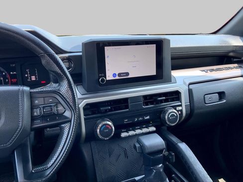 Used 2025 Toyota Tacoma SR5 AWD/4WD image 7