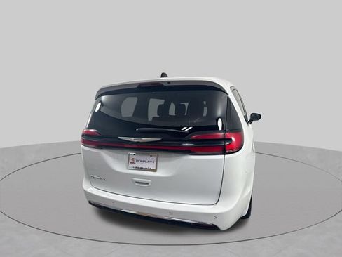 Used 2023 Chrysler Pacifica Touring-L FWD image 35