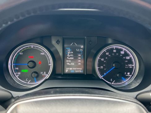 Used 2022 Toyota Venza LE image 25