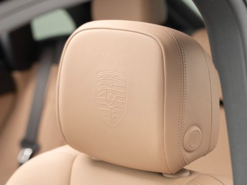 Used 2025 Porsche Macan image 19