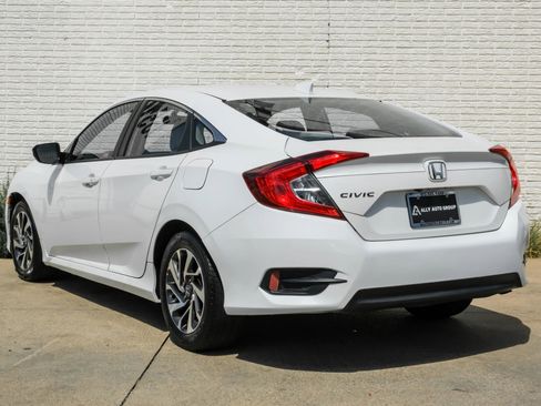Used 2018 Honda Civic EX image 9