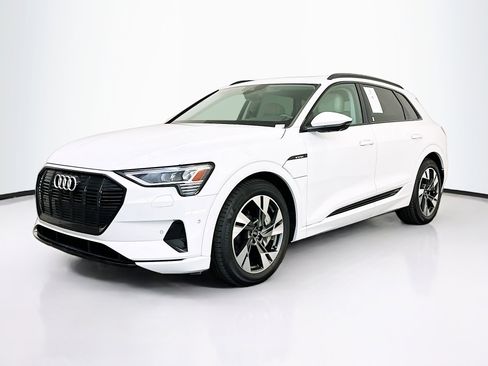 Used 2021 Audi e-tron Premium w/ Convenience Plus Package AWD/4WD image 3