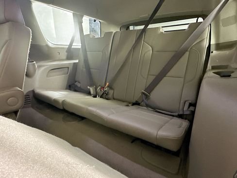 Used 2020 Chevrolet Suburban LT image 30