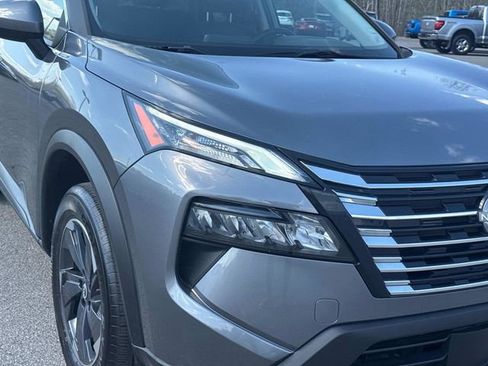 Used 2025 Nissan Rogue SV FWD image 10
