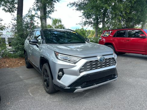 Used 2020 Toyota RAV4 XSE w/ XSE Grade Weather Package AWD/4WD image 3