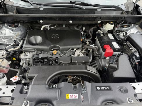 Used 2021 Toyota RAV4 LE w/ Carpet Mat Package (TMS) AWD/4WD image 20