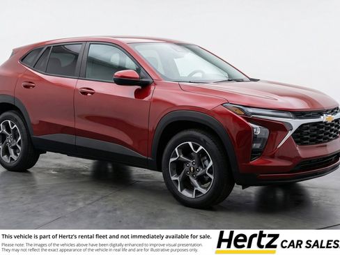 Used 2025 Chevrolet Trax LT FWD image 1