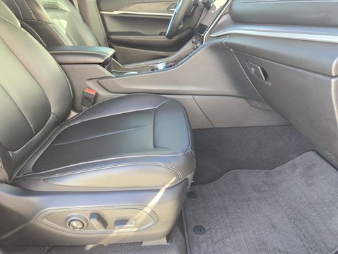 Used 2024 Jeep Grand Cherokee L Limited w/ Black Appearance Package image 17