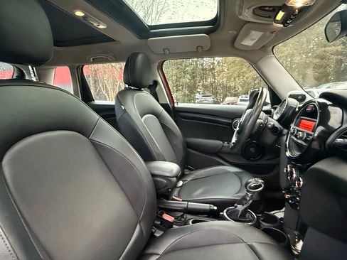 Used 2015 MINI Cooper 4-Door Hardtop image 25