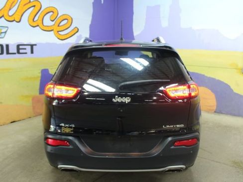 Used 2017 Jeep Cherokee Limited w/ Luxury Group AWD/4WD image 7