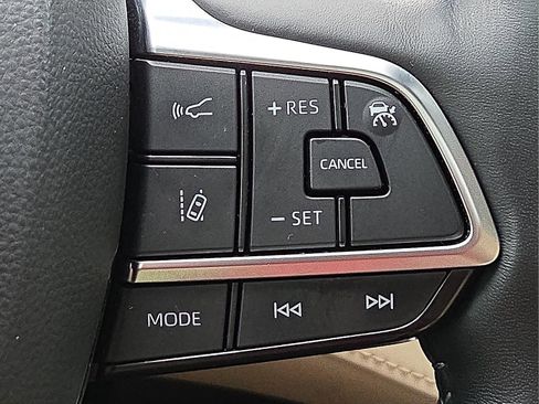 Used 2021 Toyota Highlander Limited FWD image 20