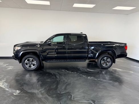 Used 2018 Toyota Tacoma TRD Sport AWD/4WD image 18