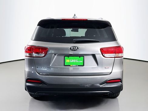 Used 2018 Kia Sorento FWD image 8