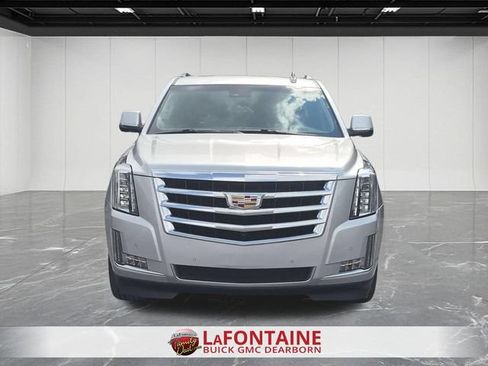 Used 2017 Cadillac Escalade ESV Luxury AWD/4WD image 8