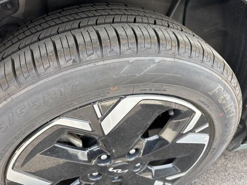 Certified 2023 Kia Niro Wind w/ Wind Preserve Package FWD image 11