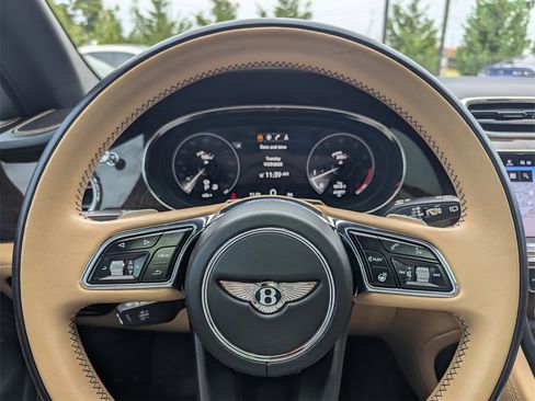 Used 2021 Bentley Bentayga V8 image 23