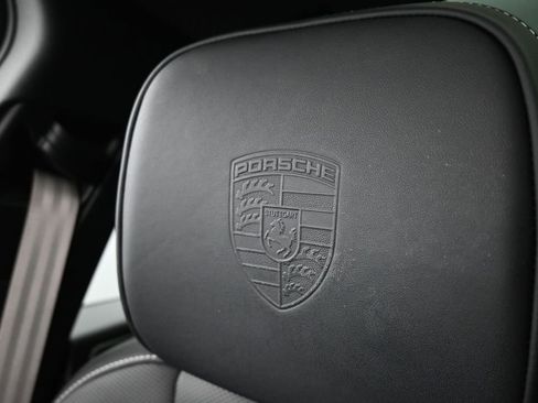 Certified 2025 Porsche Macan AWD/4WD image 11