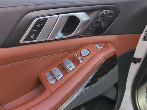 Used 2024 BMW X7 xDrive40i image 15