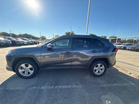 Used 2021 Toyota RAV4 XLE FWD image 5