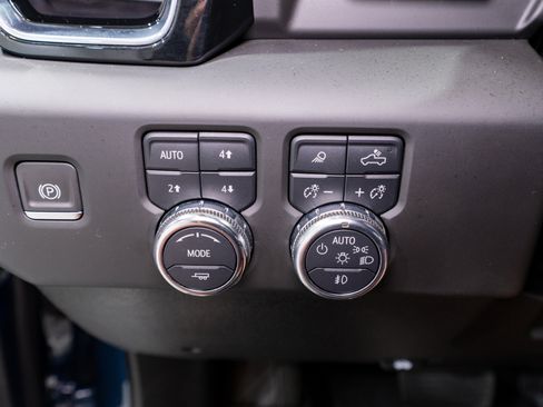 Used 2024 GMC Sierra 3500 Denali Ultimate AWD/4WD image 34