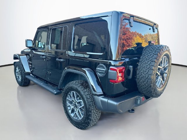 Used 2024 Jeep Wrangler Unlimited Sahara AWD/4WD image 5