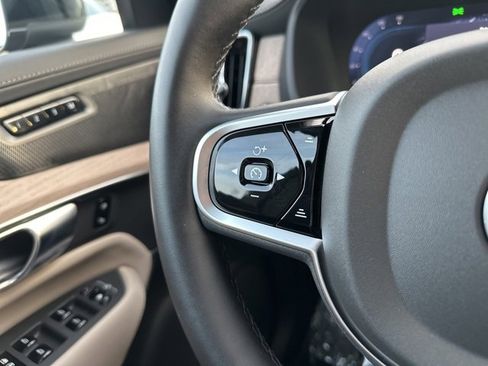 Certified 2025 Volvo XC90 B5 Plus image 28