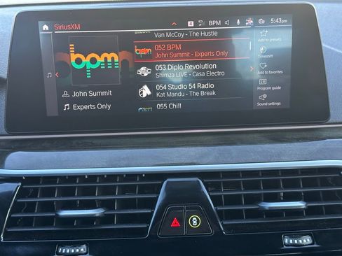 Used 2020 BMW 530i xDrive w/ Premium Package image 44