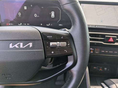 Certified 2026 Kia Sportage SX FWD image 33