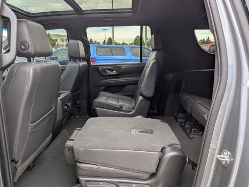 Used 2022 Chevrolet Suburban RST w/ Luxury Package AWD/4WD image 35
