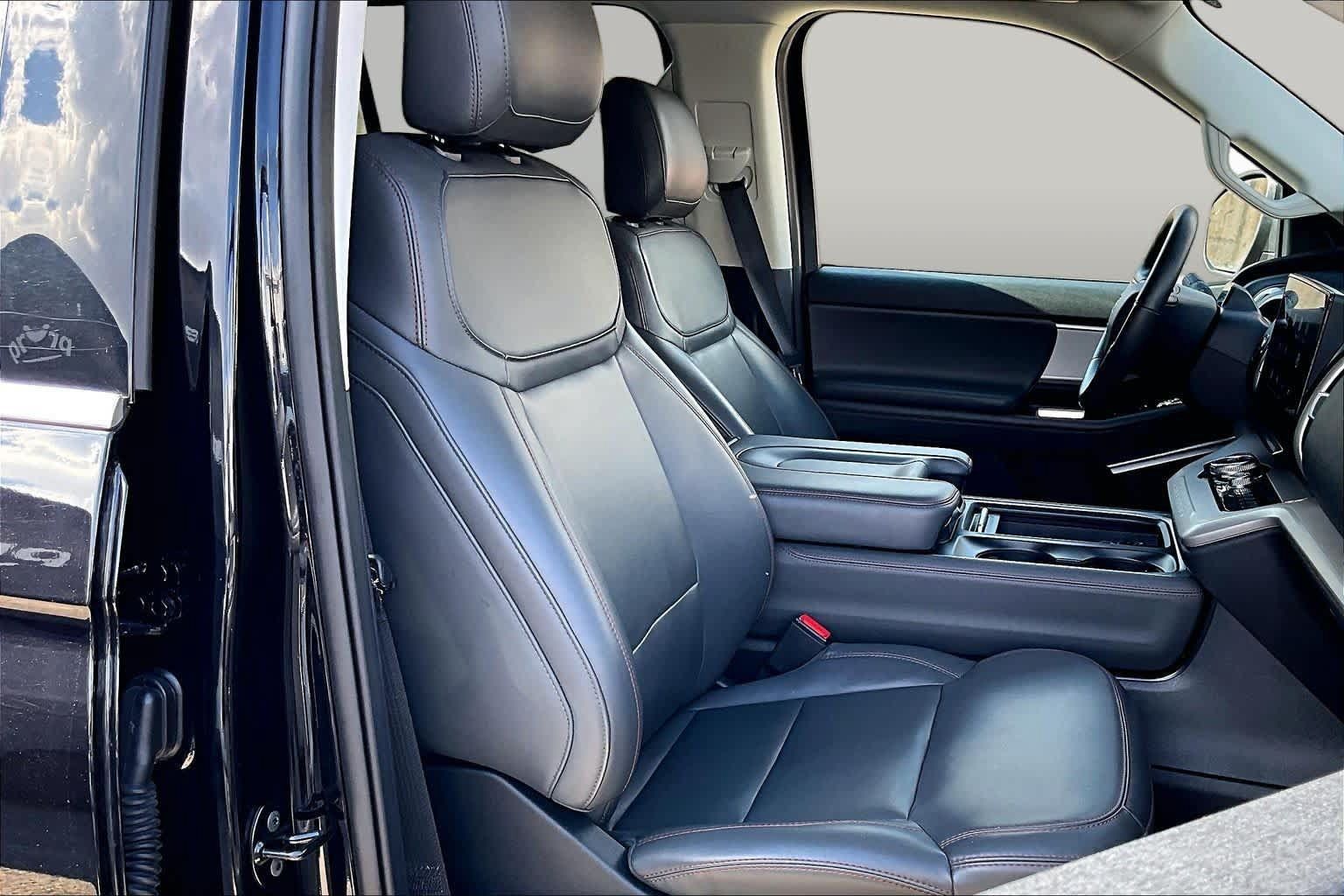 Used 2025 Ford Expedition Active RWD image 11