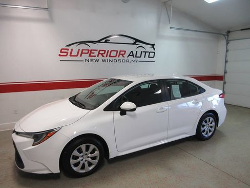 Used 2022 Toyota Corolla LE FWD image 1