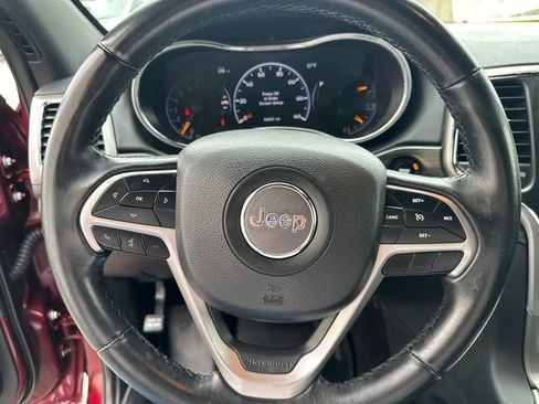 Used 2019 Jeep Grand Cherokee Laredo AWD/4WD image 27
