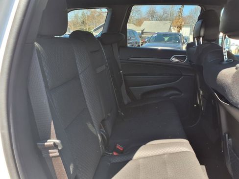 Used 2021 Jeep Grand Cherokee Laredo image 25