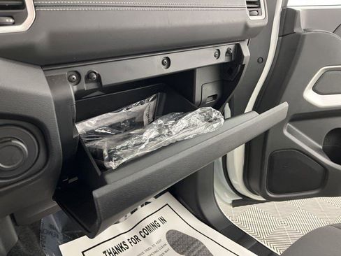 Used 2024 Nissan Frontier SV image 32