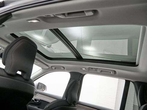 New 2026 Volvo XC90 B6 Core image 21