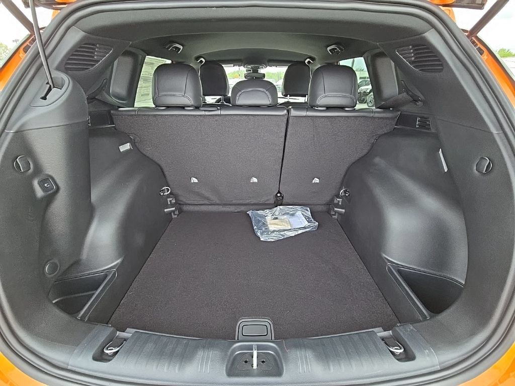 New 2026 Jeep Compass Latitude AWD/4WD image 34
