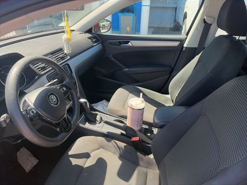 Used 2017 Volkswagen Passat 1.8T S image 2
