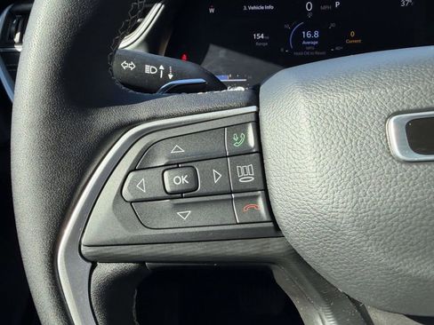 Used 2025 Jeep Grand Cherokee Laredo X w/ Luxury Tech Group I image 31