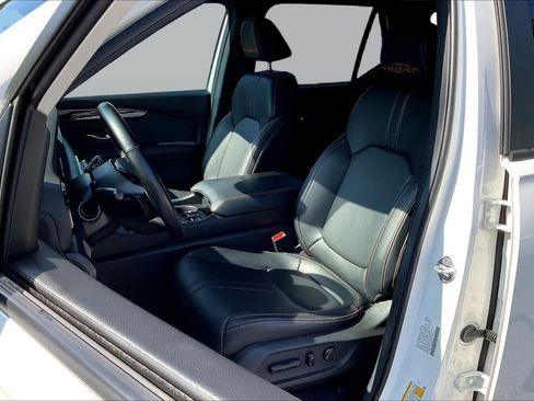 Used 2025 Honda Pilot TrailSport image 8