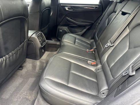 Used 2019 Porsche Macan AWD/4WD image 32