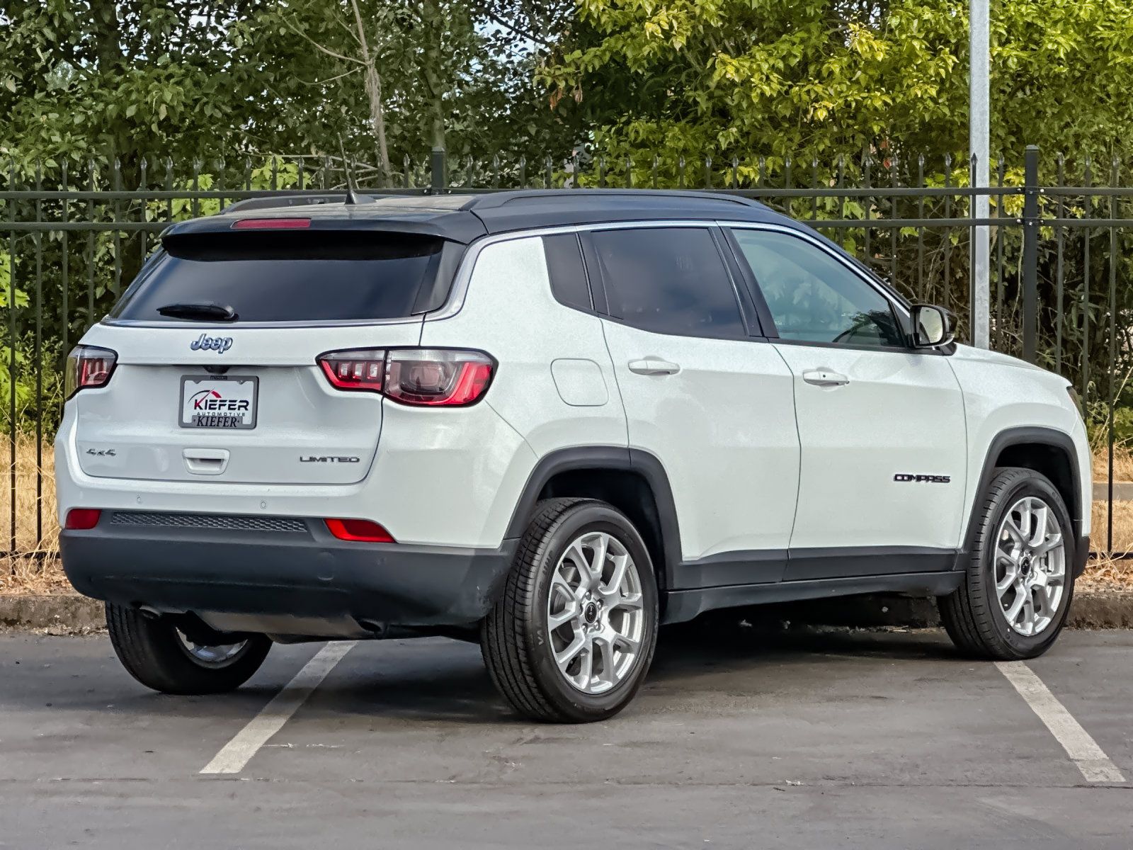 Used 2025 Jeep Compass Limited AWD/4WD image 3