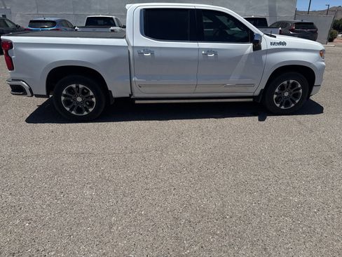 Used 2023 Chevrolet Silverado 1500 High Country w/ Technology Package AWD/4WD image 6