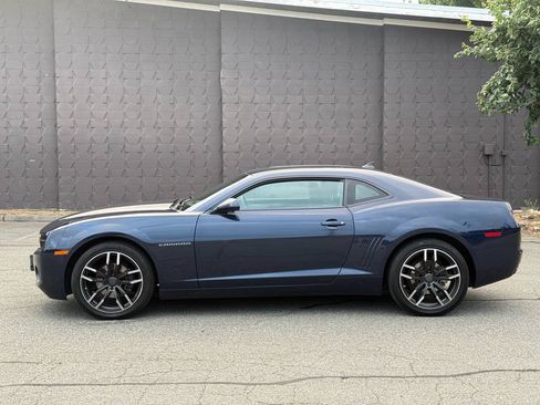 Used 2010 Chevrolet Camaro LS RWD image 3