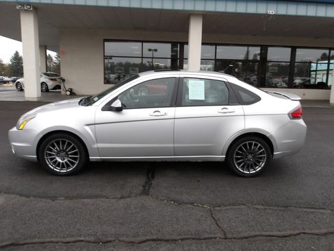 Used 2010 Ford Focus SES image 2
