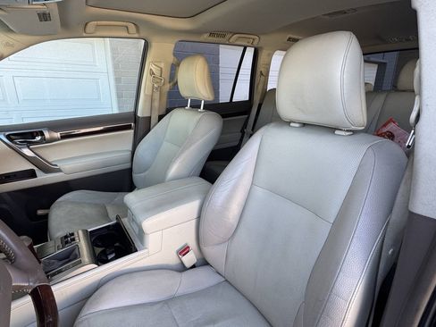 Used 2014 Lexus GX 460 w/ Premium Package AWD/4WD image 13