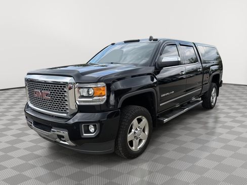 Used 2015 GMC Sierra 2500 Denali w/ Duramax Plus Package AWD/4WD image 3